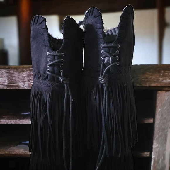 *SOLD* Not Rated' 16" Blk Faux Suede Layered fringed boot with a zip closure 7.5 - Picture 6 of 13